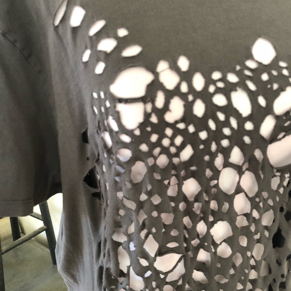 Shredded / Deconstructed t-shirt - Picture 2 of 4